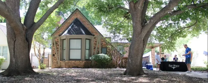 In December, Groove Improvement LLC submitted the sole bid for the nine homes. Led by Fort Worth-based architect Darin Norman and businessman Chad Herman, the newly launched company offered $100,000 and agreed to meet the city’s requirements for redeveloping the properties.