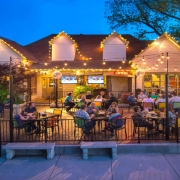 Explore Dallas neighborhoods with top-notch dining options. From Deep Ellum's eclectic eats to Uptown's upscale cuisine, discover the best food spots in the city.